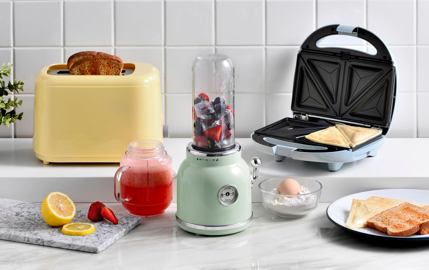 Hervidor eléctrico Bergner 240V de 1.8L - Retro